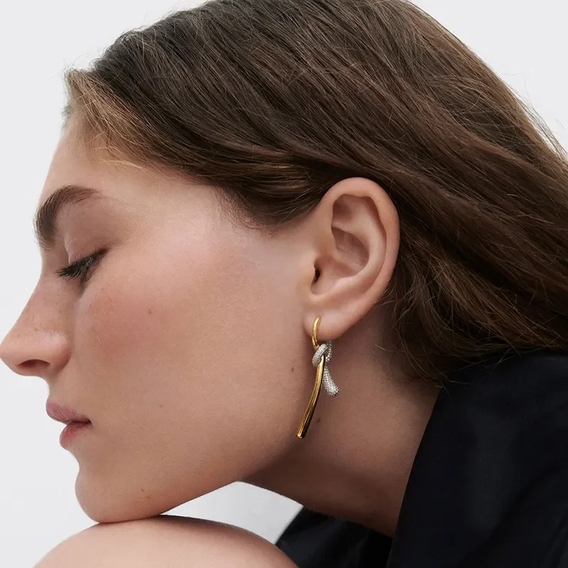PDPAOLA PAVE TWIST HOOP EARRINGS AR01-D32-U