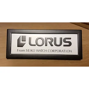 LORUS LOGO PLAQUE 1 PCS 14X3X5CM