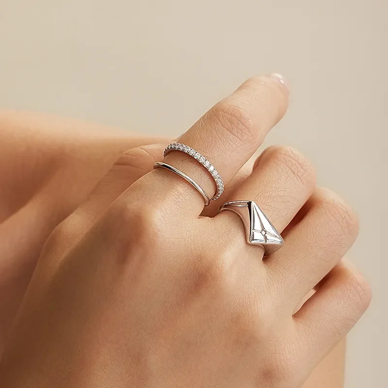 ANIA HAIE SILVER KISS TRIANGLE RING R059-05H